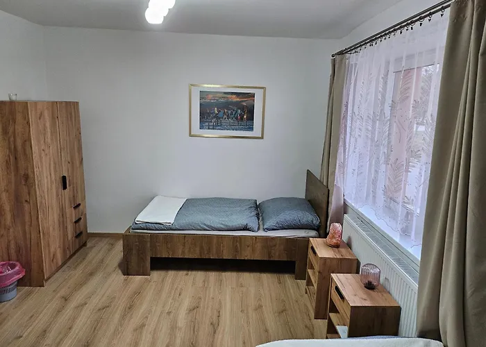 Jasmine - Turisticka So Solnou Jaskynou A Saunovym Svetom